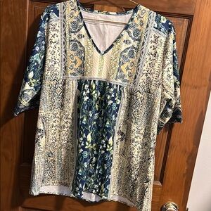 Cream and Green Graphic Short Sleeve Blouse